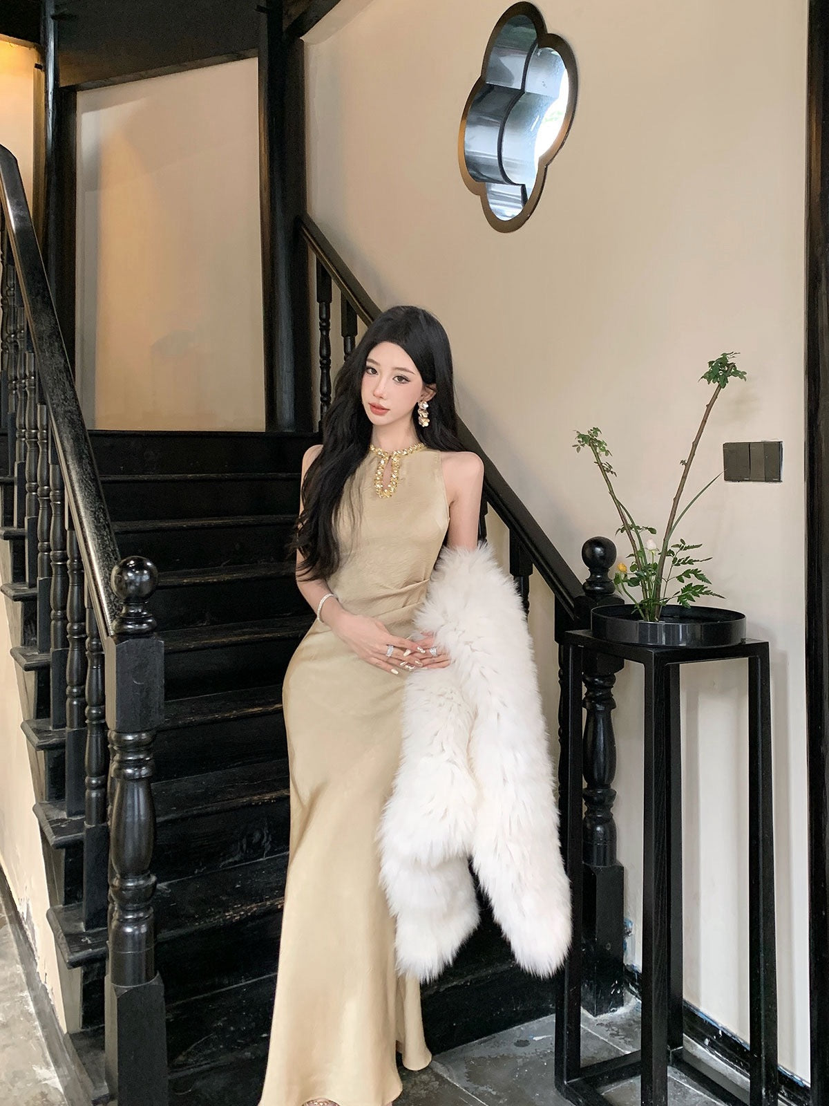 富豪女人 奢华贵气感亮片钉珠礼服长裙 Wealthy Woman Luxurious Sequin & Beaded Evening Gown