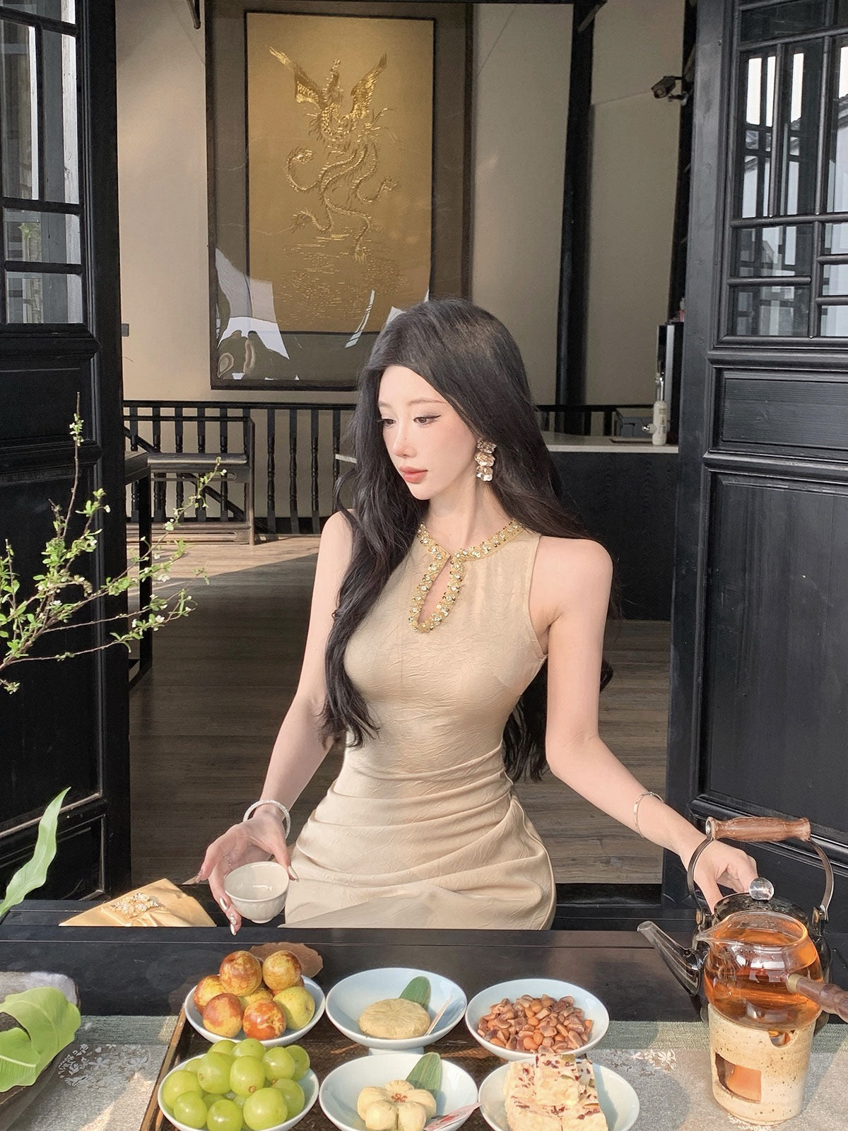 富豪女人 奢华贵气感亮片钉珠礼服长裙 Wealthy Woman Luxurious Sequin & Beaded Evening Gown