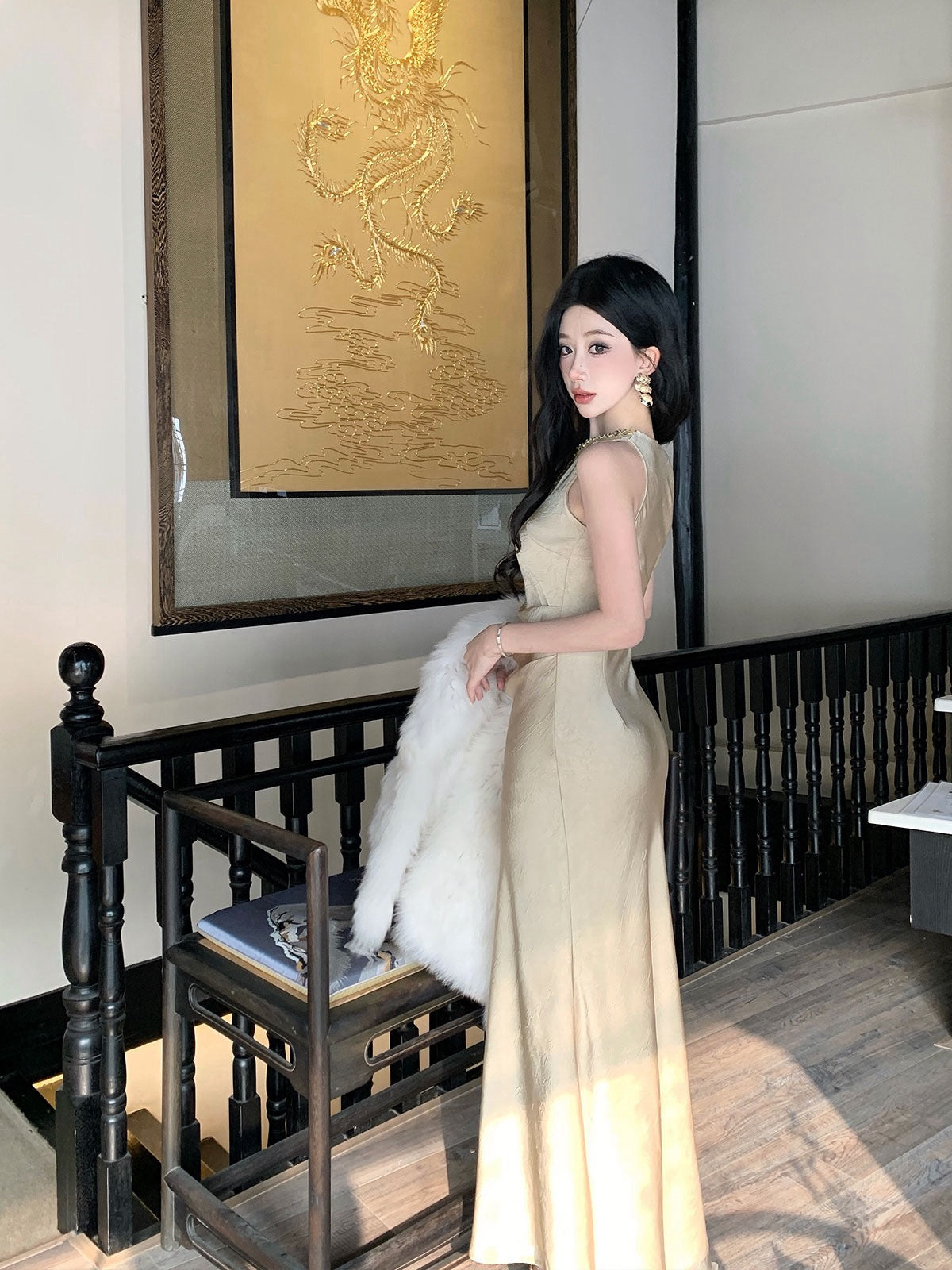 富豪女人 奢华贵气感亮片钉珠礼服长裙 Wealthy Woman Luxurious Sequin & Beaded Evening Gown