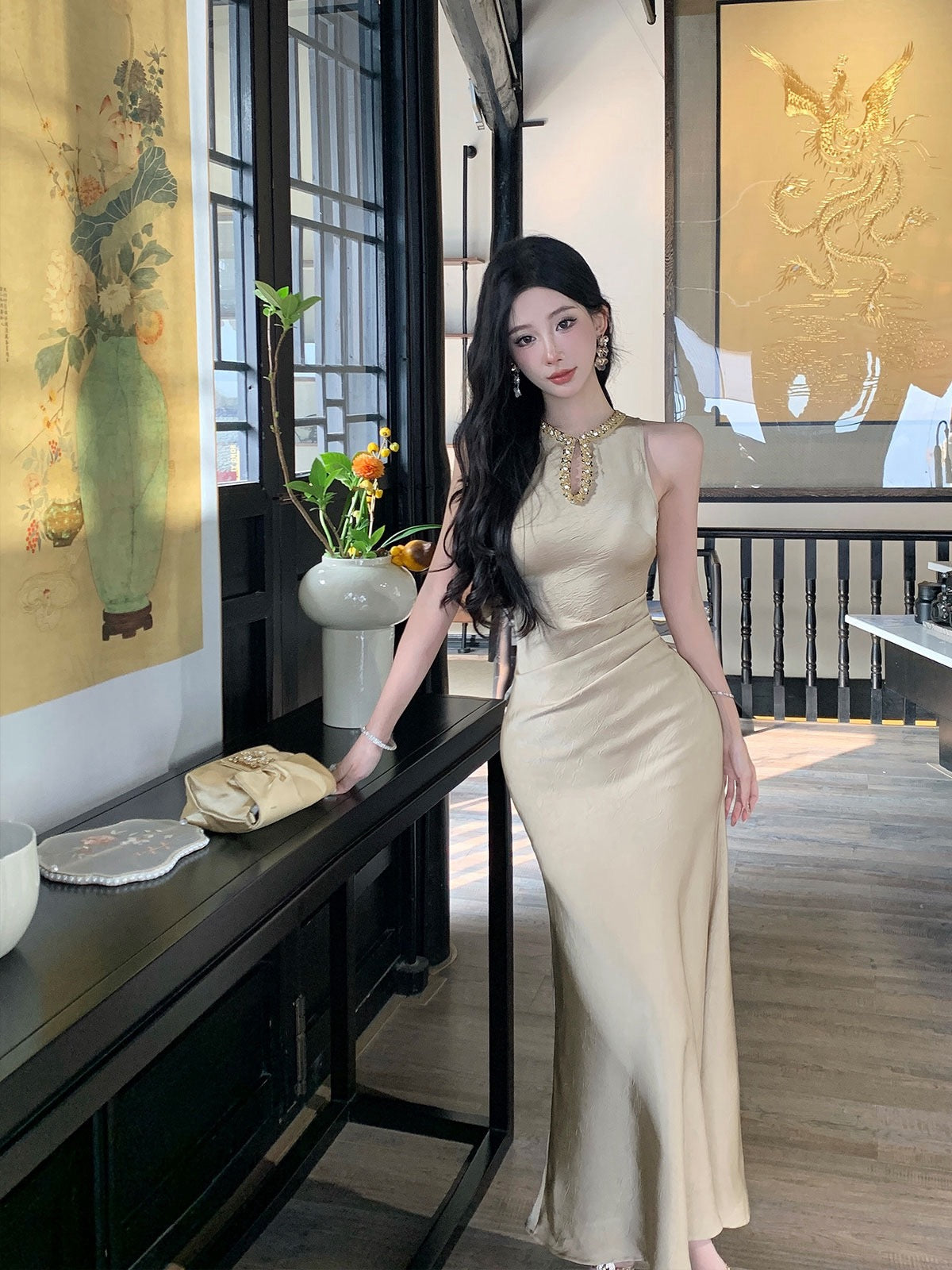 富豪女人 奢华贵气感亮片钉珠礼服长裙 Wealthy Woman Luxurious Sequin & Beaded Evening Gown