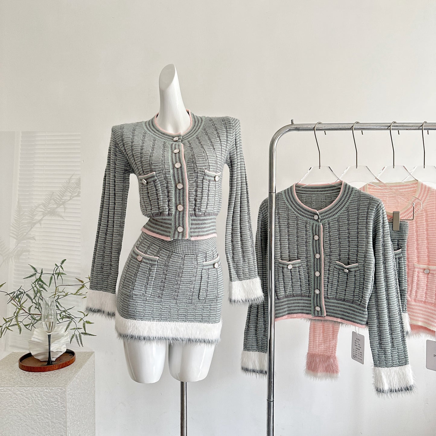 蓝花楹 宽松拼接纱线毛感针织上衣+半裙套装 Jacaranda Loose-Fit Fuzzy Knit Top and Skirt Set