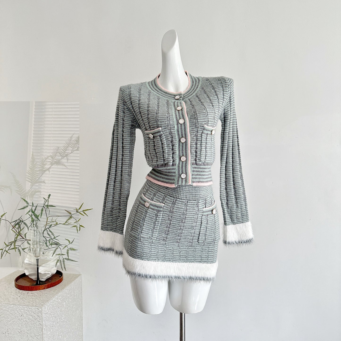 蓝花楹 宽松拼接纱线毛感针织上衣+半裙套装 Jacaranda Loose-Fit Fuzzy Knit Top and Skirt Set