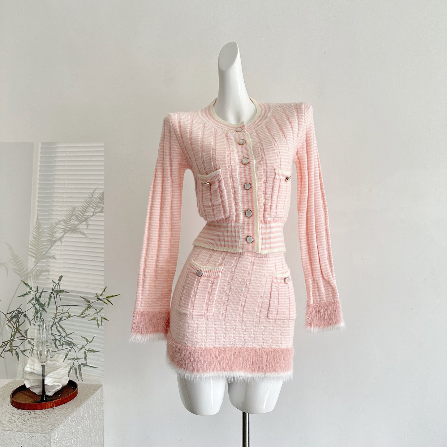 蓝花楹 宽松拼接纱线毛感针织上衣+半裙套装 Jacaranda Loose-Fit Fuzzy Knit Top and Skirt Set