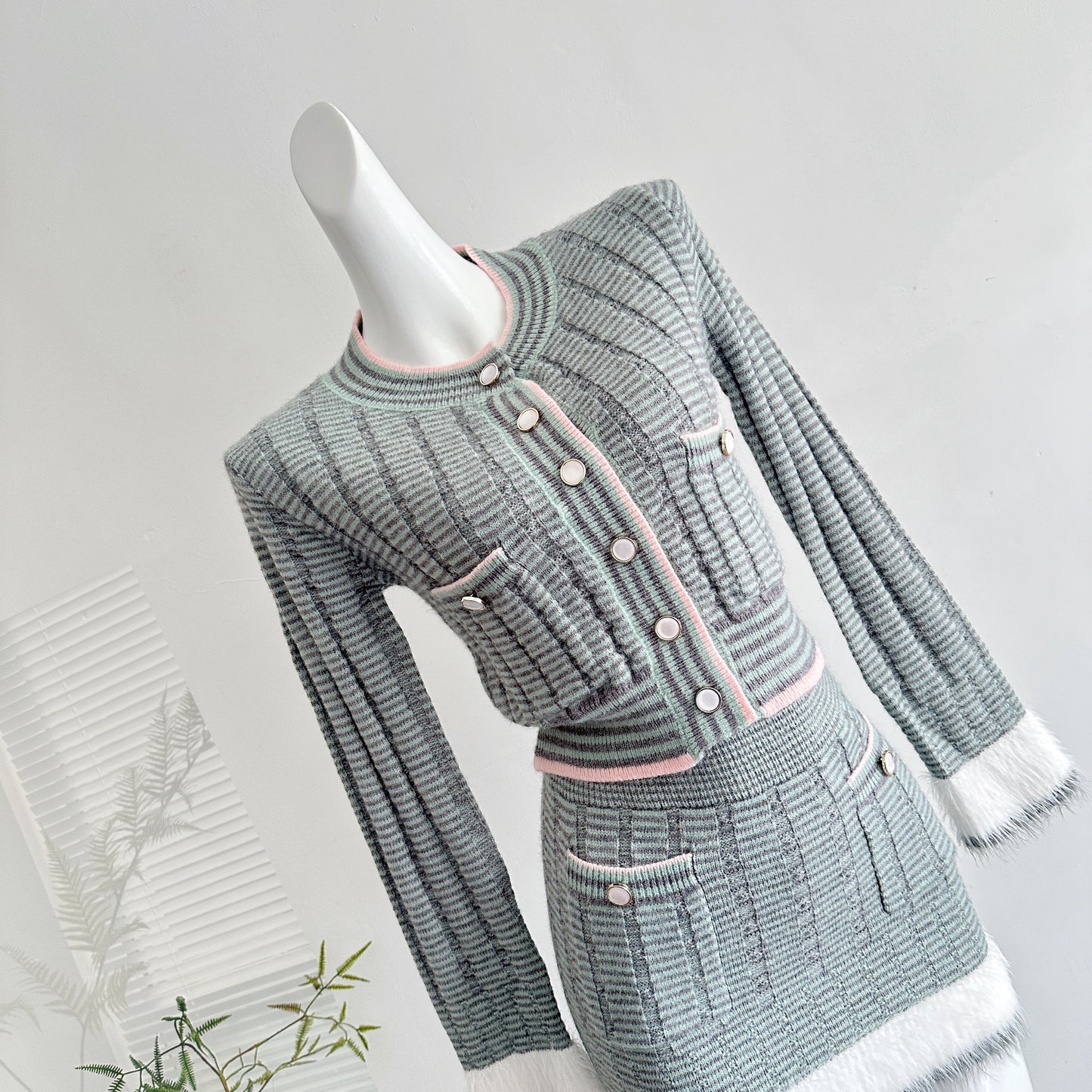 蓝花楹 宽松拼接纱线毛感针织上衣+半裙套装 Jacaranda Loose-Fit Fuzzy Knit Top and Skirt Set