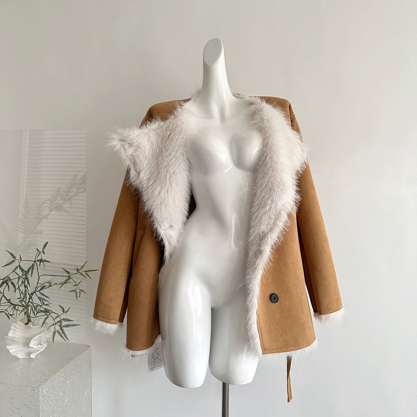 旧日咖啡馆 韩系皮草大翻领仿麂皮绒大衣 Old Days Café Korean-Style Faux Fur Wide-Collar Suede Coat