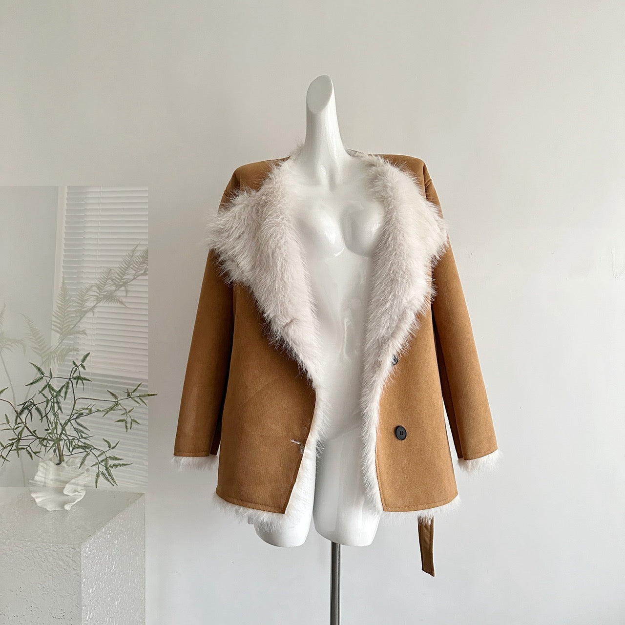旧日咖啡馆 韩系皮草大翻领仿麂皮绒大衣 Old Days Café Korean-Style Faux Fur Wide-Collar Suede Coat