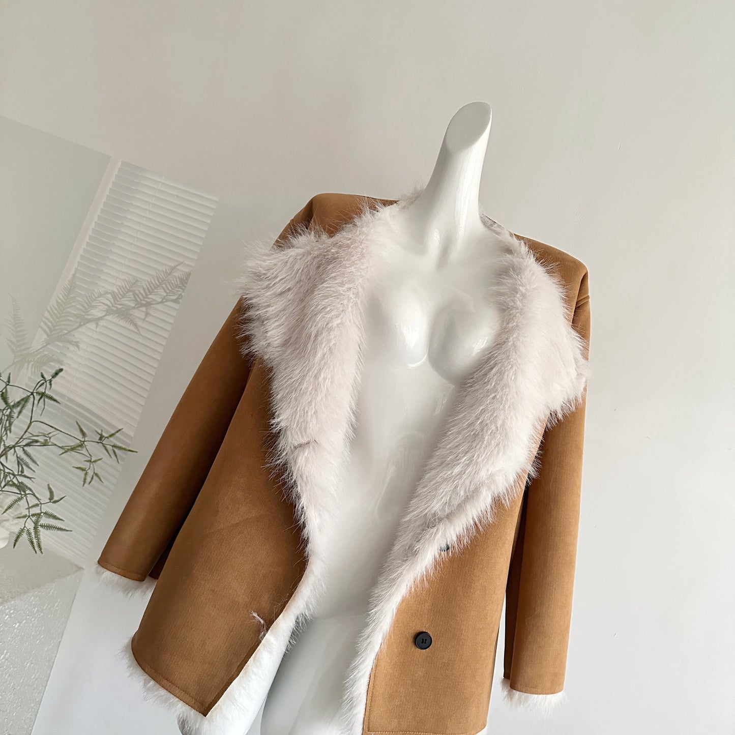 旧日咖啡馆 韩系皮草大翻领仿麂皮绒大衣 Old Days Café Korean-Style Faux Fur Wide-Collar Suede Coat