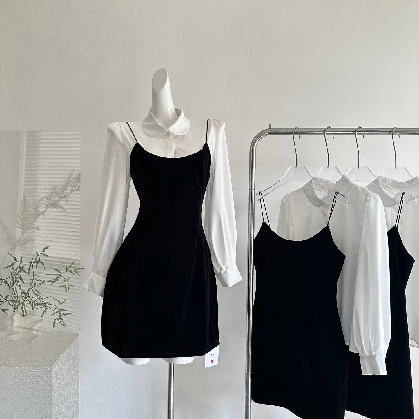 柔白黑韵 轻奢小众收腰衬衫吊带裙套装 Soft White & Black Elegant Luxe Waist-Cinched Shirt and Slip Dress Set