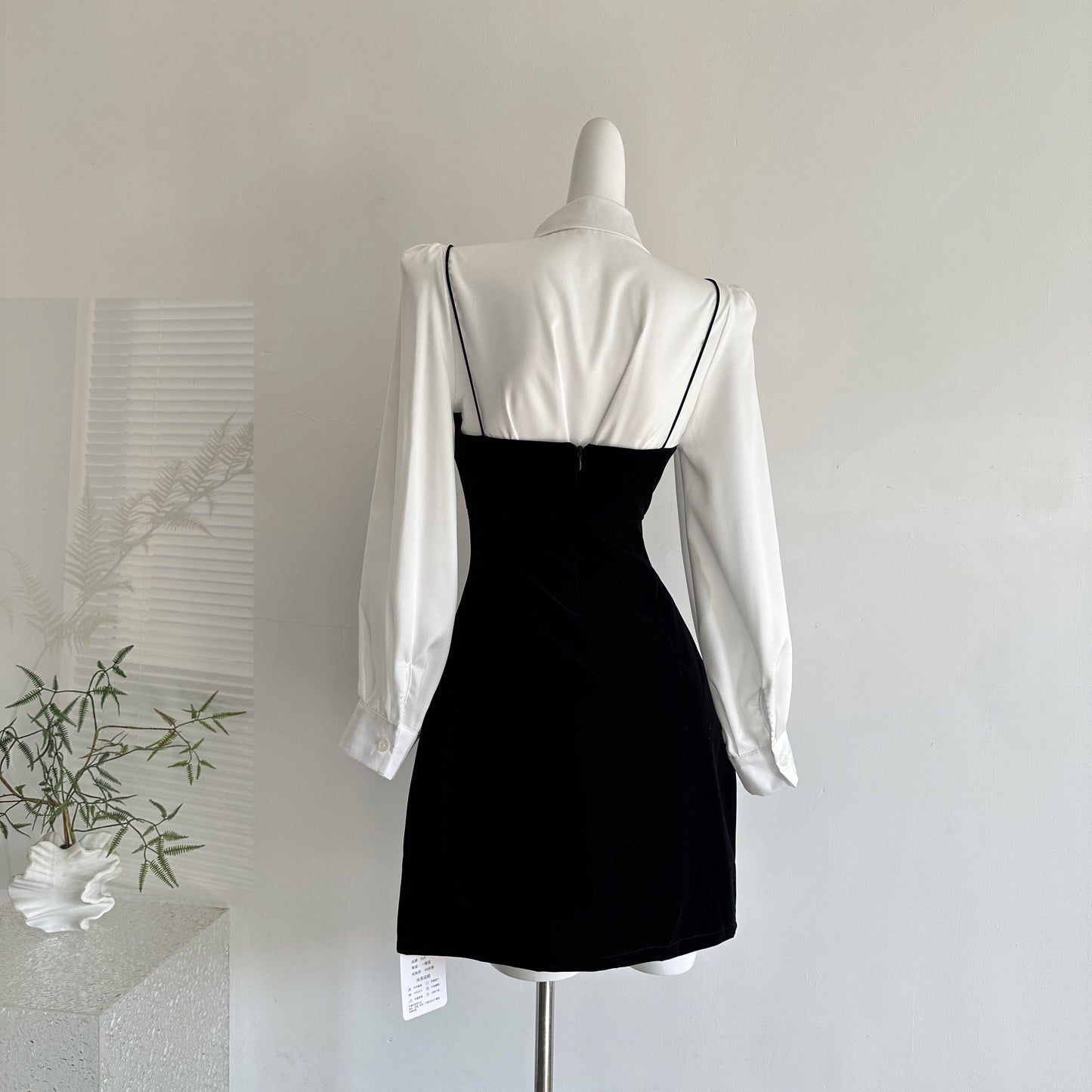 柔白黑韵 轻奢小众收腰衬衫吊带裙套装 Soft White & Black Elegant Luxe Waist-Cinched Shirt and Slip Dress Set