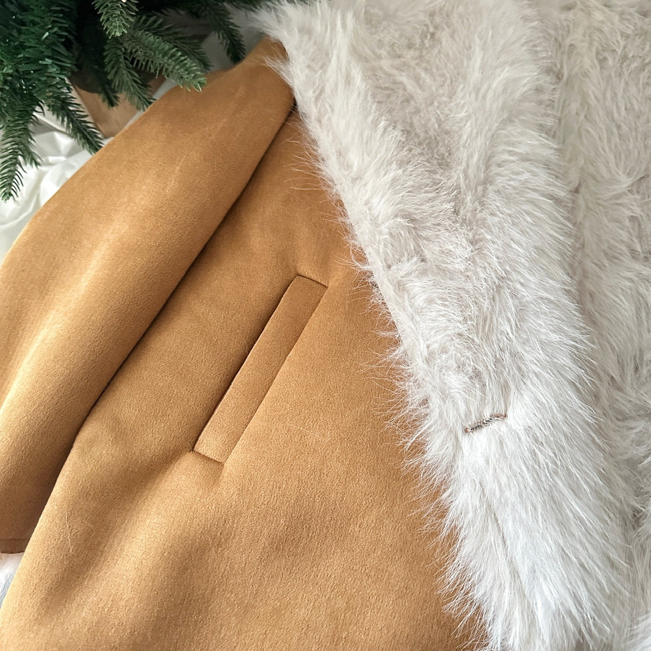 旧日咖啡馆 韩系皮草大翻领仿麂皮绒大衣 Old Days Café Korean-Style Faux Fur Wide-Collar Suede Coat