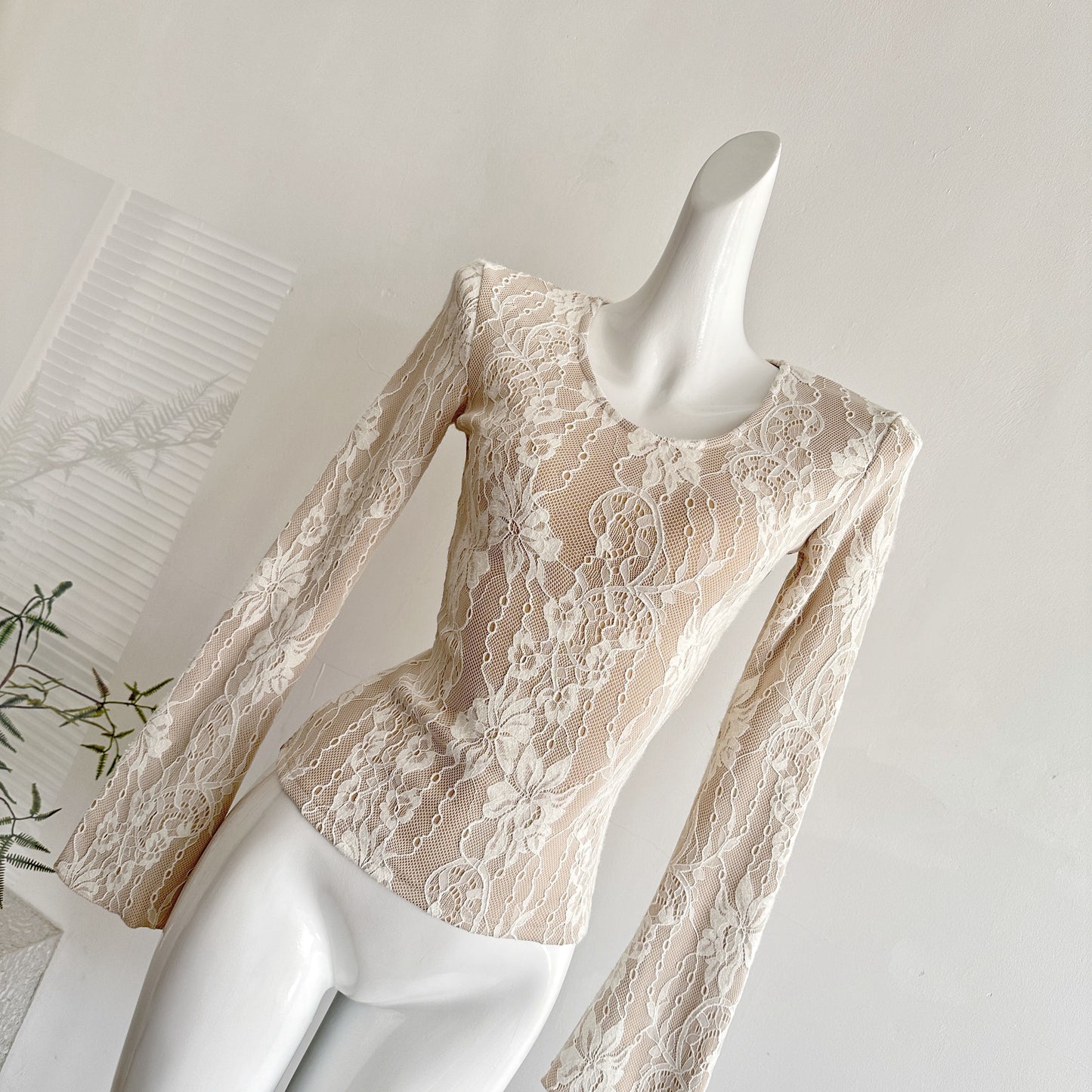 浮雕蕾丝 自发热蕾丝女秋冬内搭打底上衣 Embossed Lace Self-Heating Long-Sleeve Women’s Autumn/Winter Base Layer Top