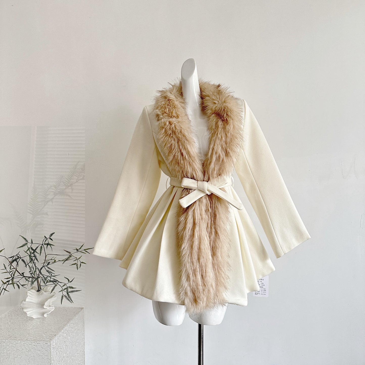 西棠佳人 小说女主感仿皮草收腰连衣裙大衣 Xitang Beauty Novel-Inspired Faux Fur Waist-Defined Dress Coat