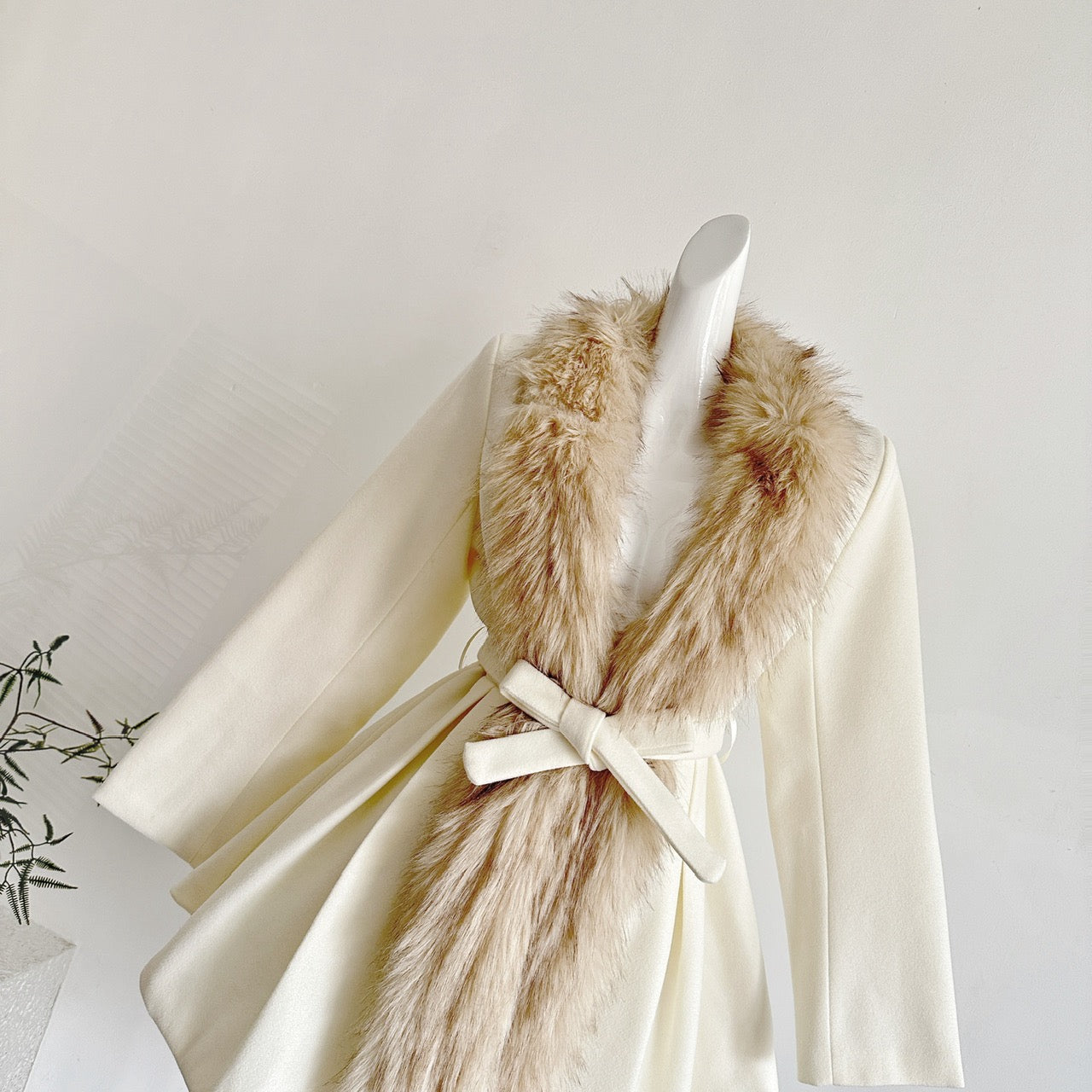西棠佳人 小说女主感仿皮草收腰连衣裙大衣 Xitang Beauty Novel-Inspired Faux Fur Waist-Defined Dress Coat