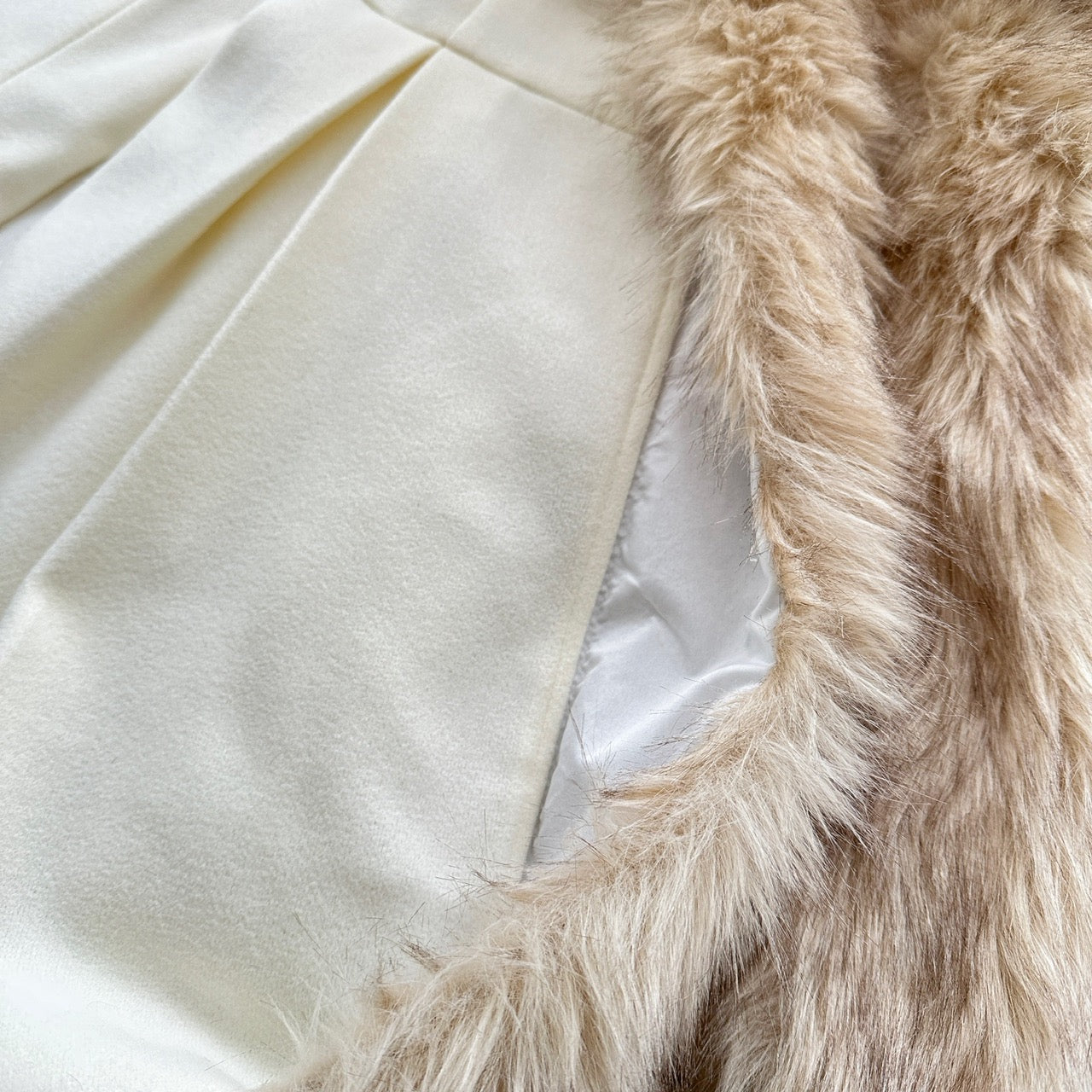 西棠佳人 小说女主感仿皮草收腰连衣裙大衣 Xitang Beauty Novel-Inspired Faux Fur Waist-Defined Dress Coat