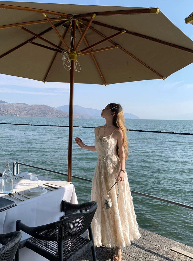 钻光白雀 原创泰兰德钻链羽毛连衣裙 Sparkling White Bird – Original Thailand-Inspired Rhinestone Chain Feather Dress