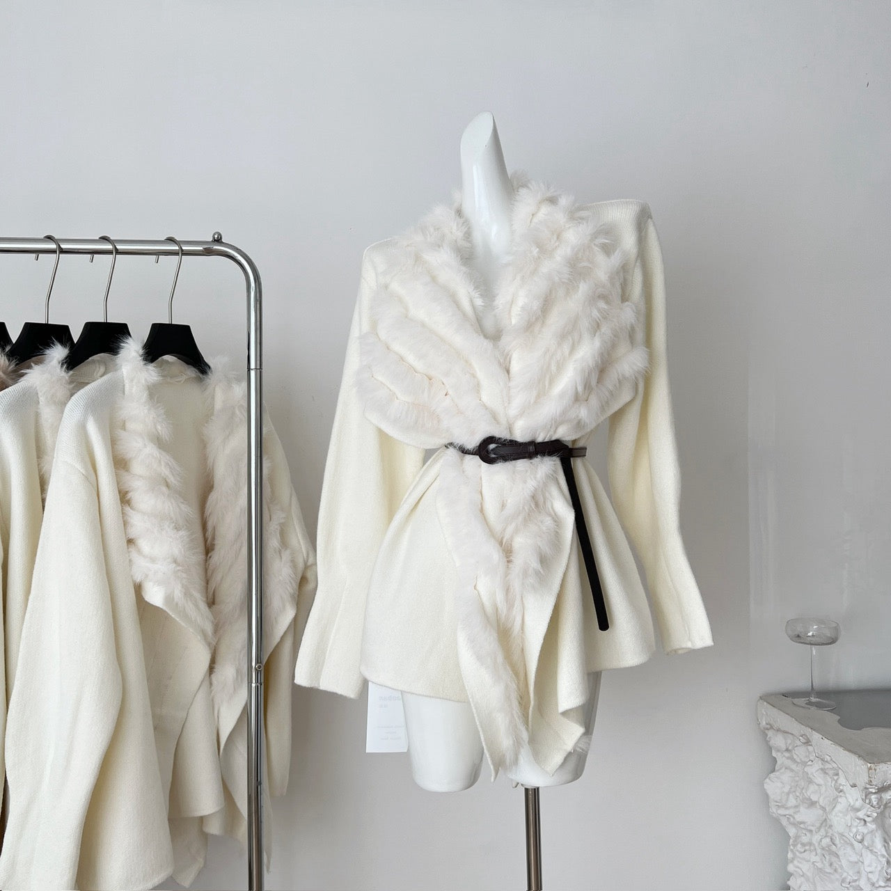 娇宠贵女 长款狐狸毛领收腰针织女外套 Pampered Noble Lady Long Knitted Coat with Fox Fur Collar and Waist Cinching