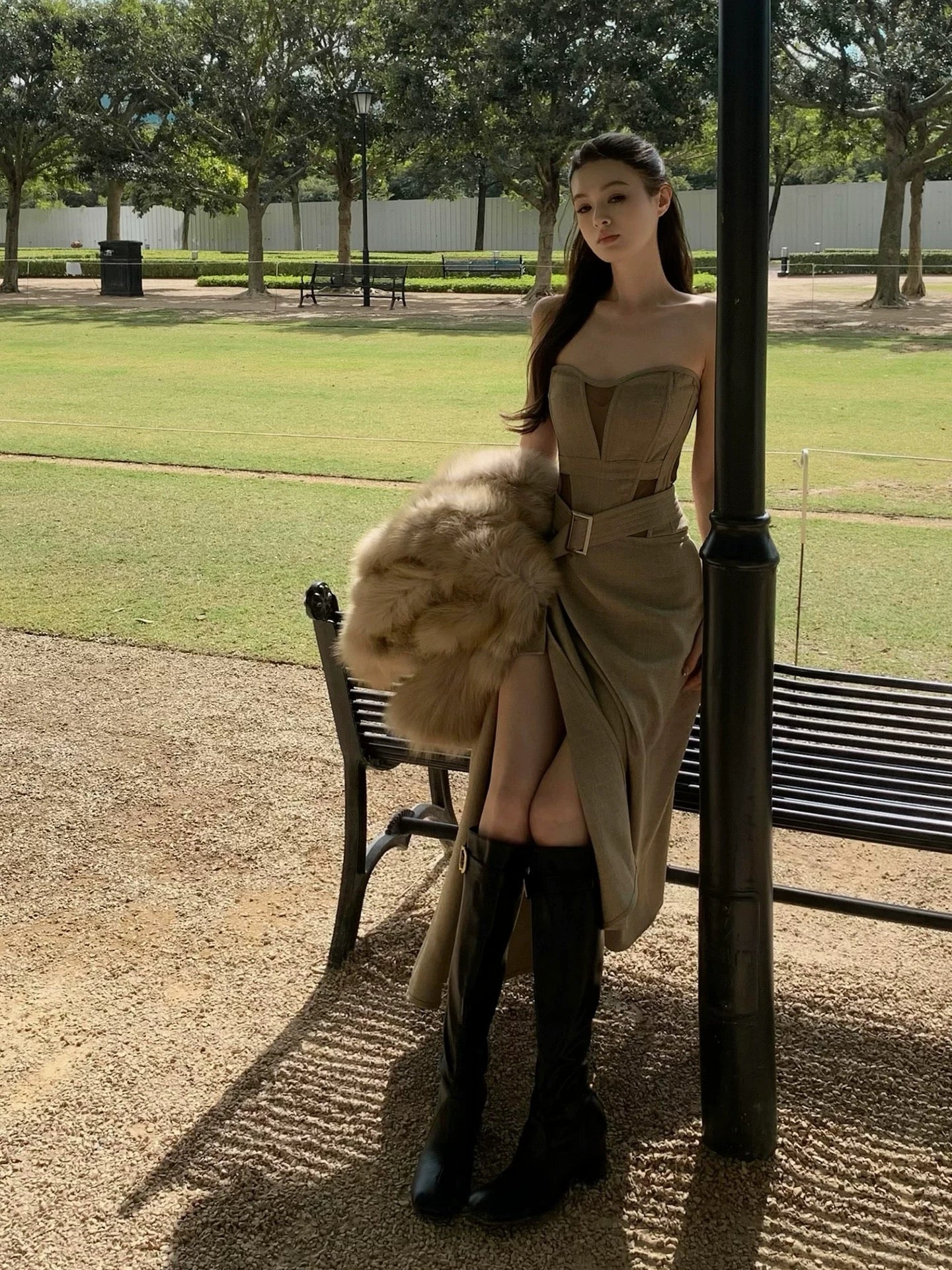 原则之上 时髦鱼骨镂空抹胸连衣裙 Above Principles – Fashion Boned Cut-Out Strapless Dress