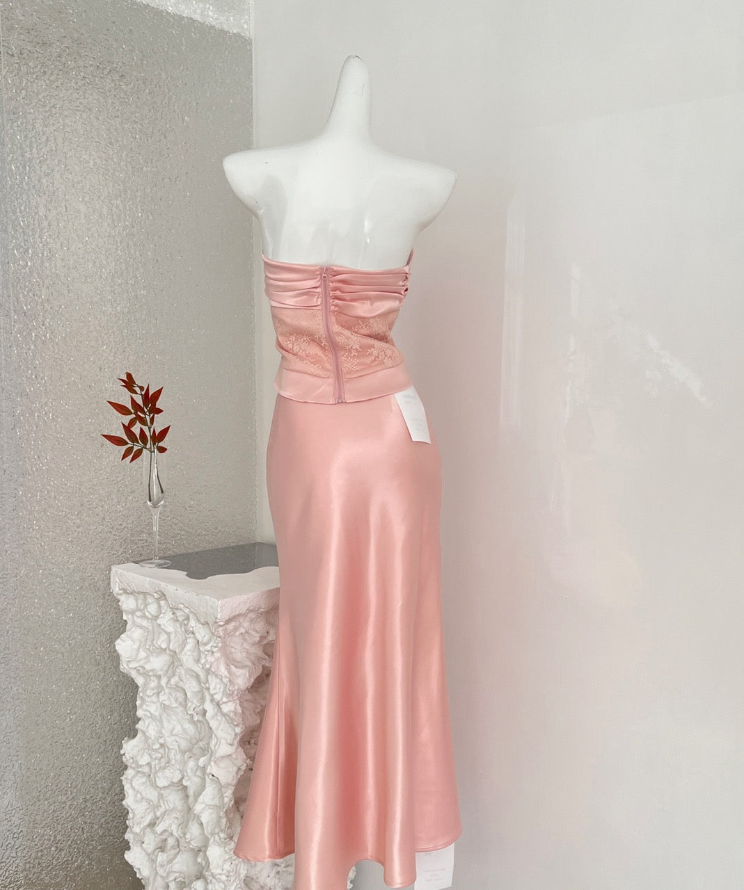 贵货-莉莉丝 蕾丝鱼骨蝴蝶结抹胸高腰锻面鱼尾半裙套装 Premium Design Lace Corset-Style Strapless Satin Mermaid Skirt Set with Bow Detail