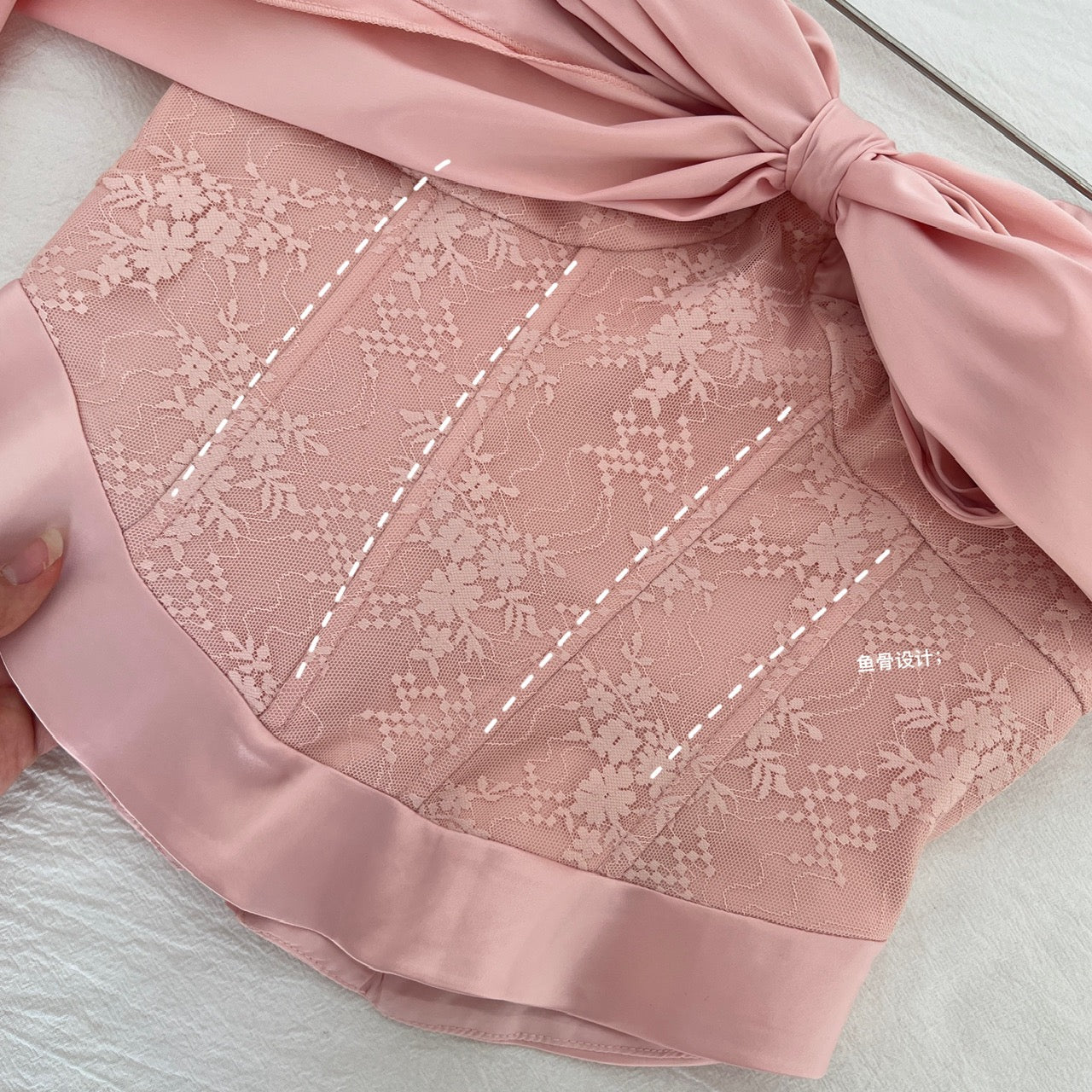 贵货-莉莉丝 蕾丝鱼骨蝴蝶结抹胸高腰锻面鱼尾半裙套装 Premium Design Lace Corset-Style Strapless Satin Mermaid Skirt Set with Bow Detail