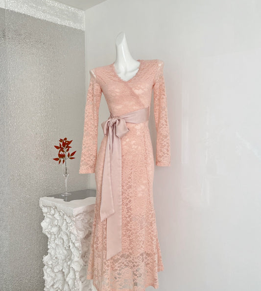 烟雨娇艳 法式蕾丝系带包臀鱼尾连衣裙 Mist-Kissed Elegance French Lace Lace-Up Bodycon Mermaid Dress