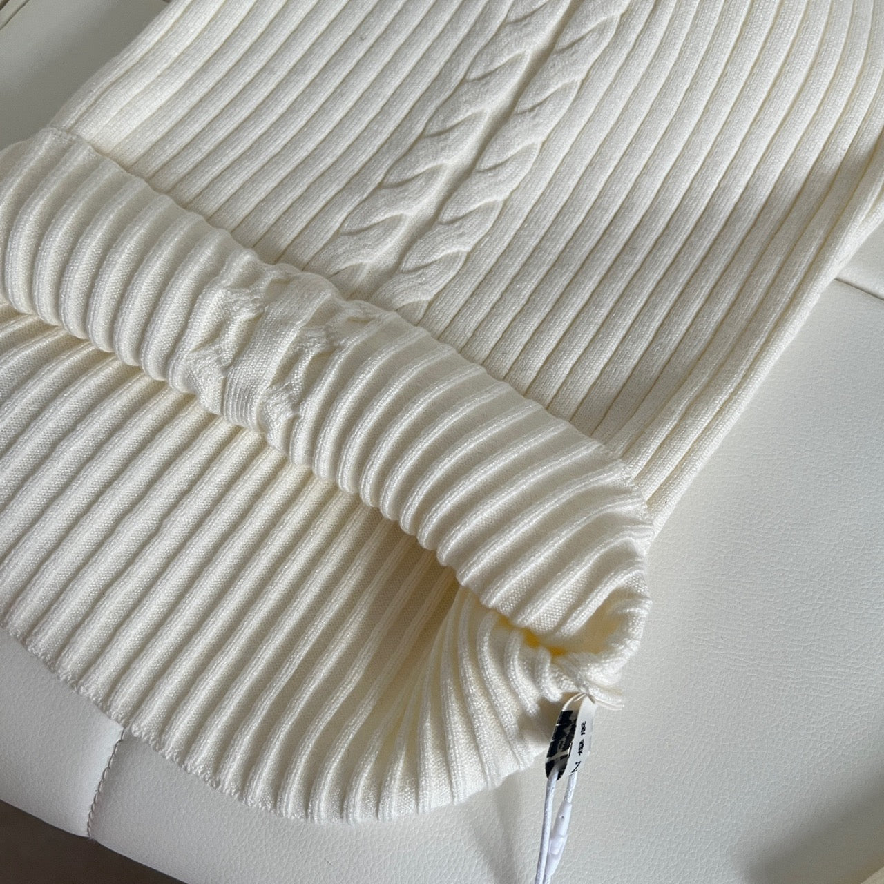 娇女反击 镂空麻花内搭打底针织衫 Rebellious Girl Hollow-Knit Cable Layering Sweater