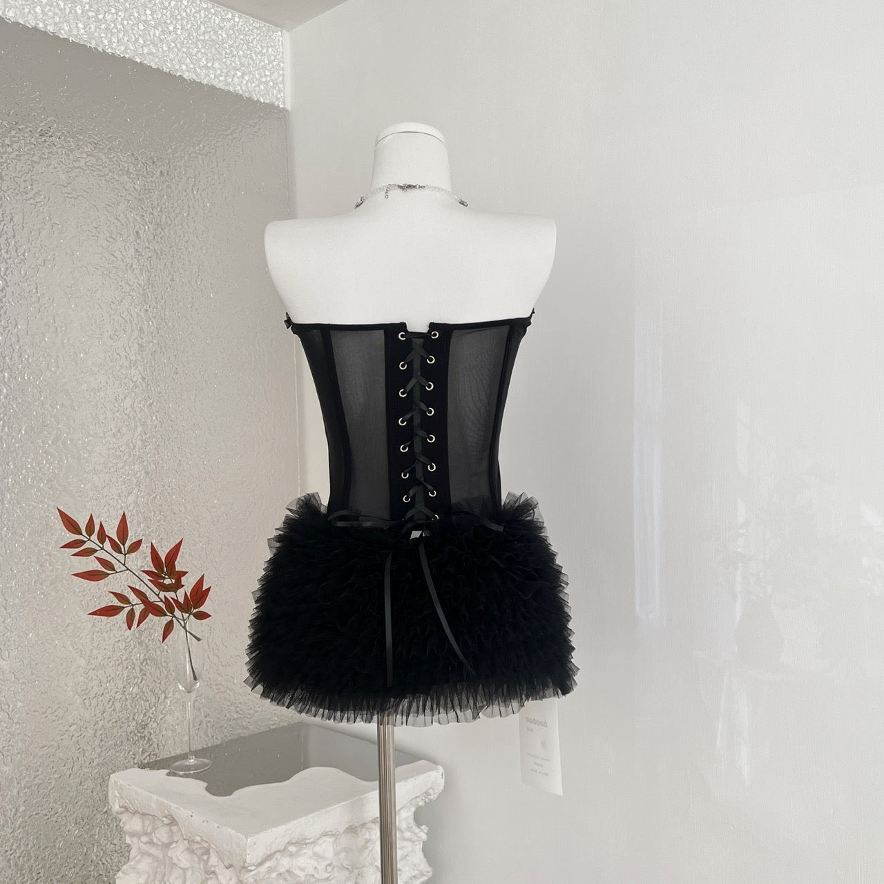 高级性感 性感蕾丝透视抹胸背心上衣短裤套装 Elegant & Sexy Lace Sheer Strapless Crop Top and Shorts Set