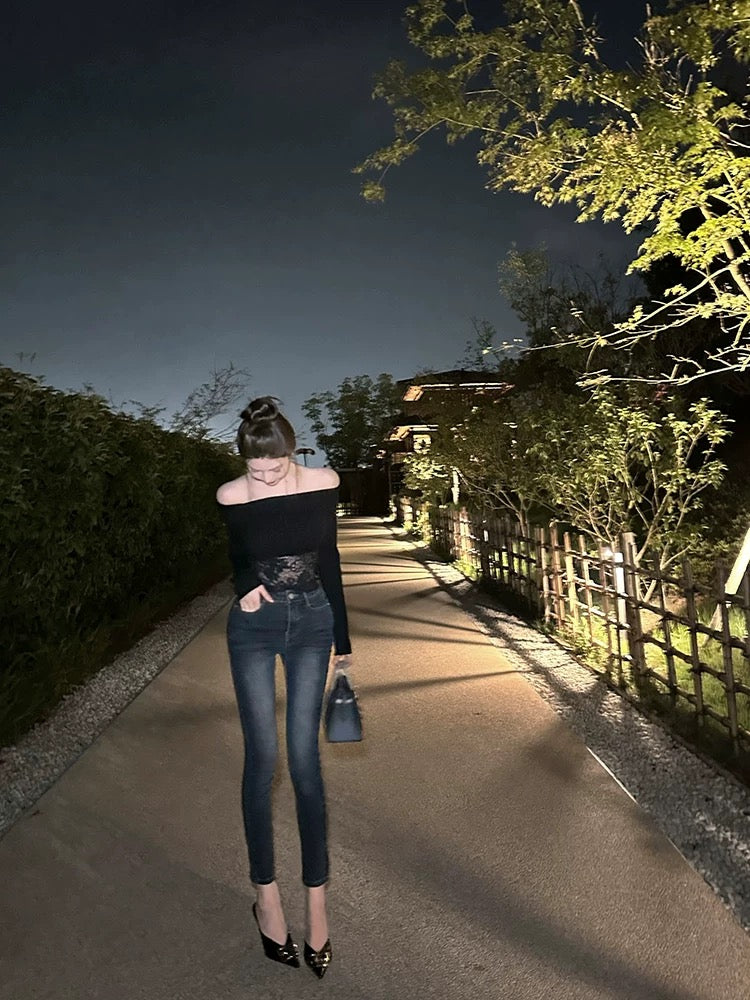 半雾弥香 蕾丝拼接性感一字肩针织衫上衣 Hazy Charm Lace-Panel Off-Shoulder Knit Top