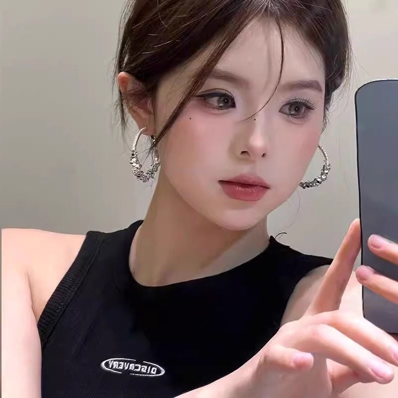 气质韩妹 银色闪钻大圈圈耳环 Elegant Korean Style Silver Sparkling Rhinestone Hoop Earrings