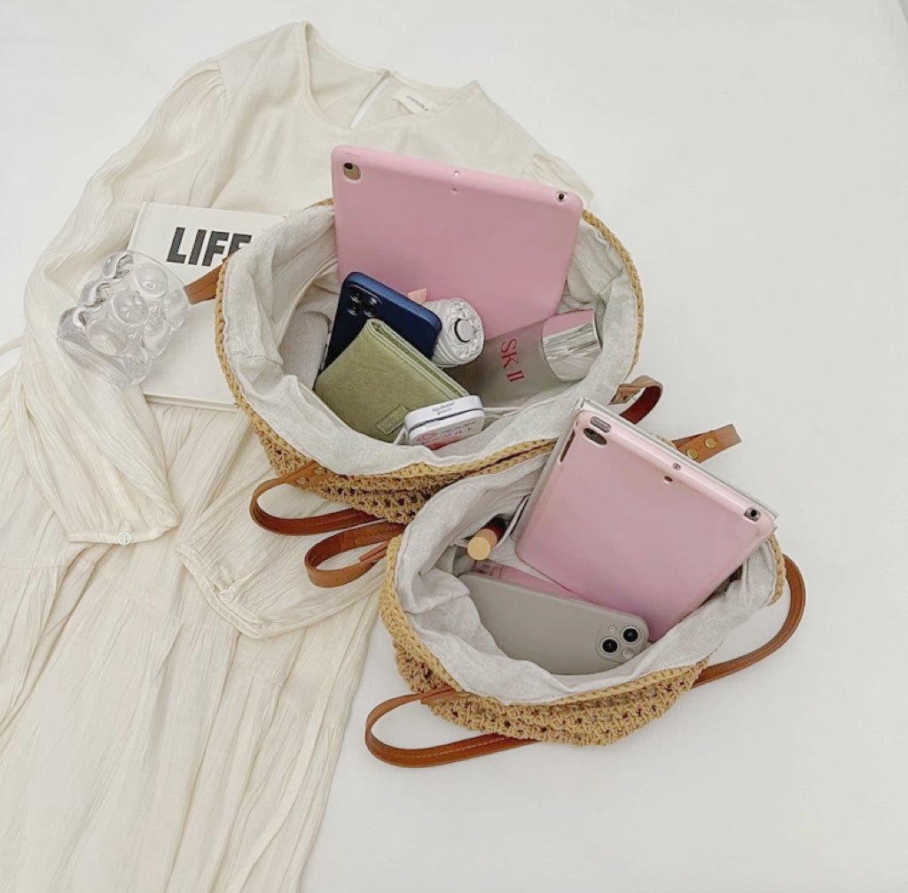 大容量编织包 沙滩度假首选包包  Large-Capacity Woven Bag — The Perfect Choice for Beach Vacations