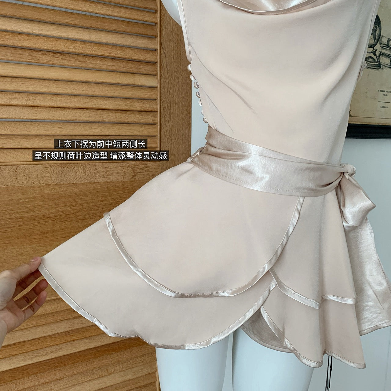 典藏情话 缎面荡领荷叶边连衣裙  Timeless Romance Satin Draped Neck Ruffle Dress