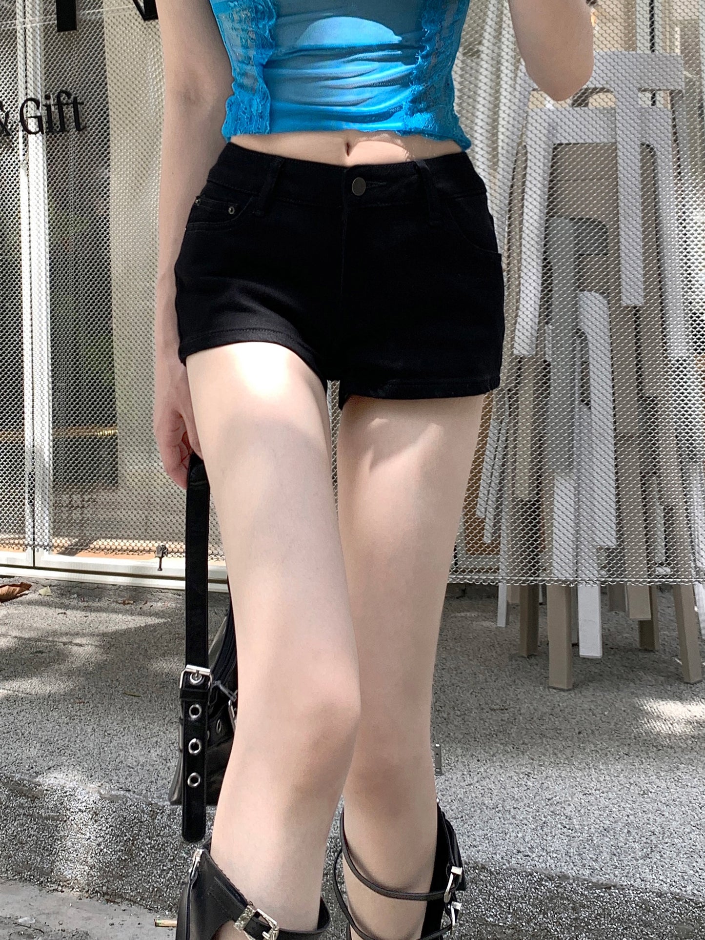 热烈少女 黑色低腰辣妹弹力牛仔短裤 Fierce Girl Black Low-Rise Stretch Denim Shorts