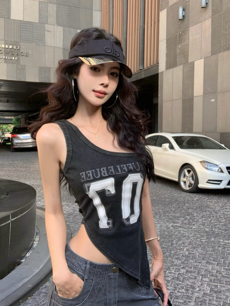 辣妹潜规则 美式辣妹斜肩不规则上衣 Hot Girl Code Asymmetric Off-Shoulder American-Style Top