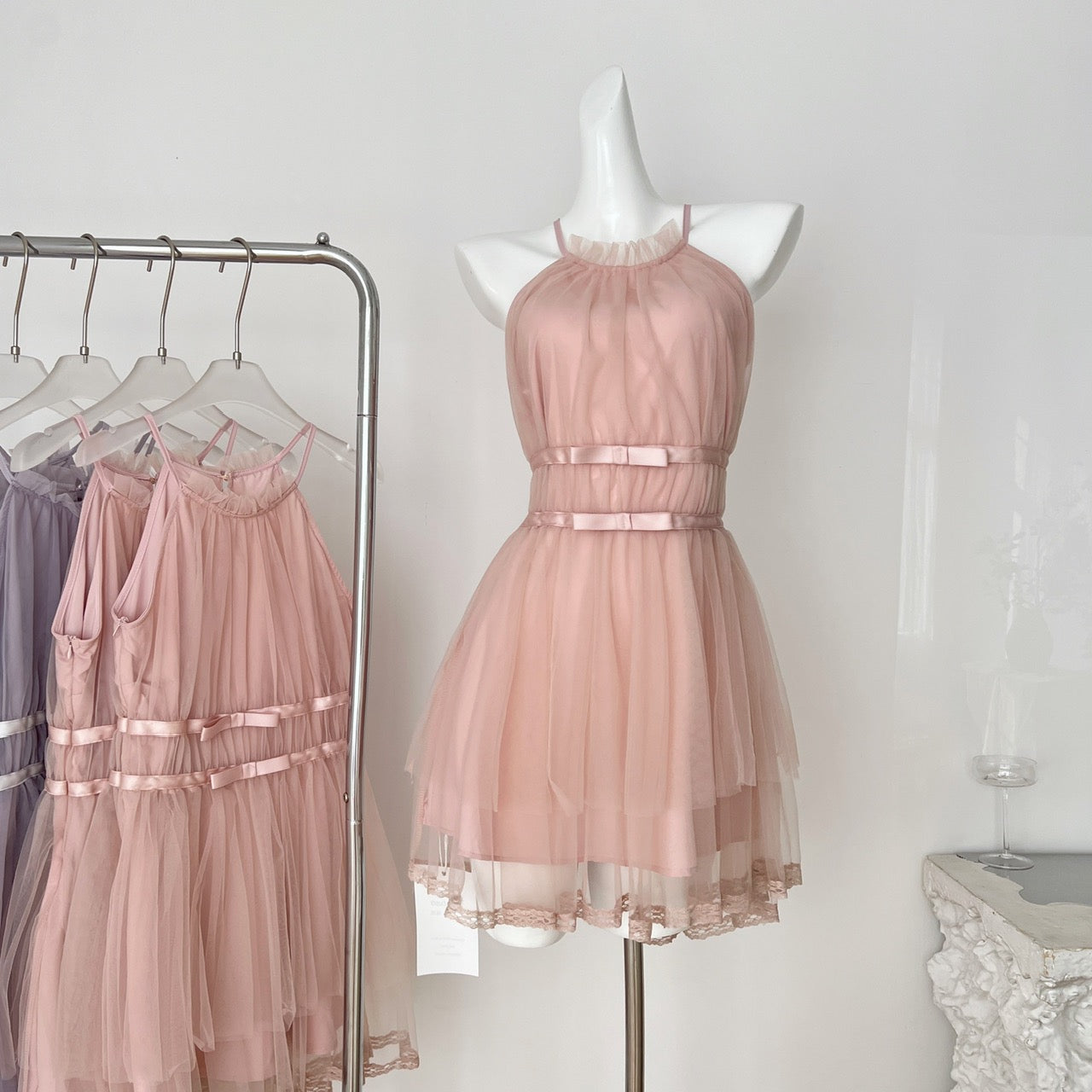 Sorbet微醺 裸粉雾紫色挂脖不规则连衣裙 Sorbet Tipsy Halter Neck Asymmetrical Dress in Nude Pink and Misty Purple