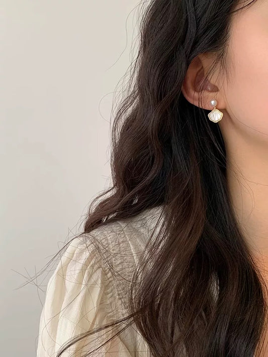 轻奢贝壳 珍珠时尚耳夹耳针 Elegant Shell & Pearl Fashion Earrings – Clip-On & Pierced Styles