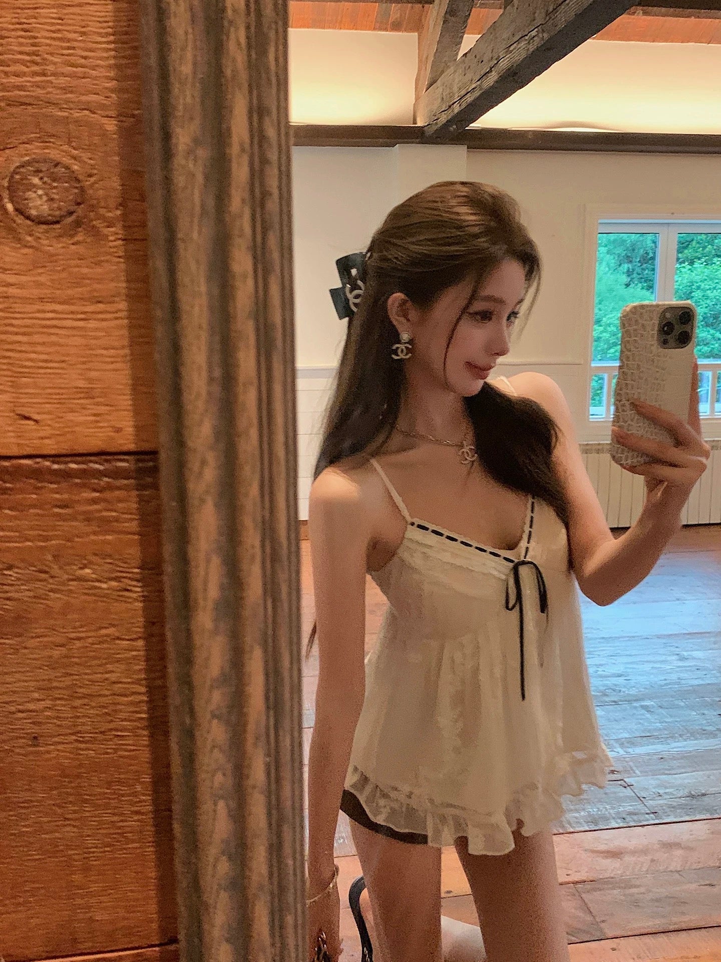 柔色时分 纯欲风织带蕾丝吊带v领上衣 Soft Hue Moment · Pure Desire Ribbon Lace V-Neck Camisole Top