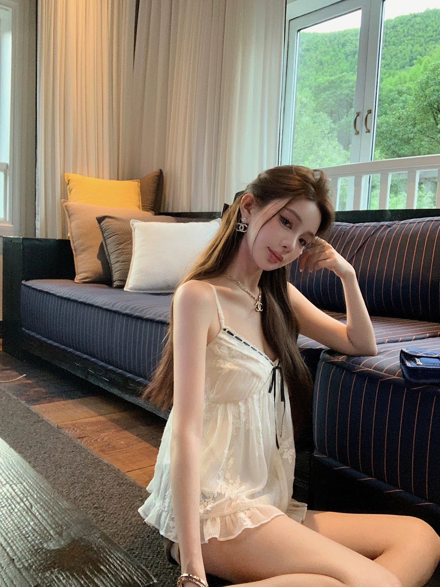 柔色时分 纯欲风织带蕾丝吊带v领上衣 Soft Hue Moment · Pure Desire Ribbon Lace V-Neck Camisole Top