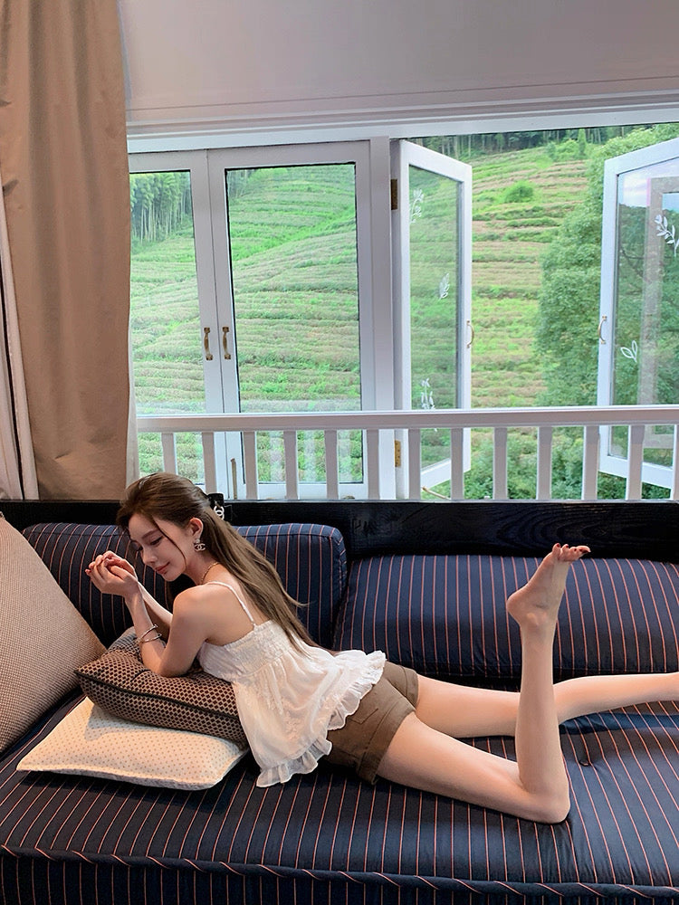 柔色时分 纯欲风织带蕾丝吊带v领上衣 Soft Hue Moment · Pure Desire Ribbon Lace V-Neck Camisole Top