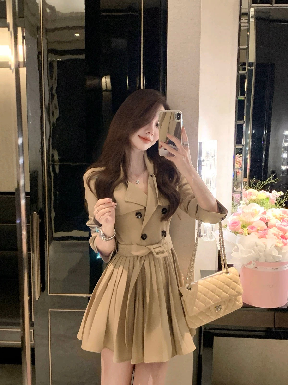 厅里厅气 秋冬性感风衣连衣裙 Elegant and Chic Autumn Trench Coat Dress with a Sexy Touch
