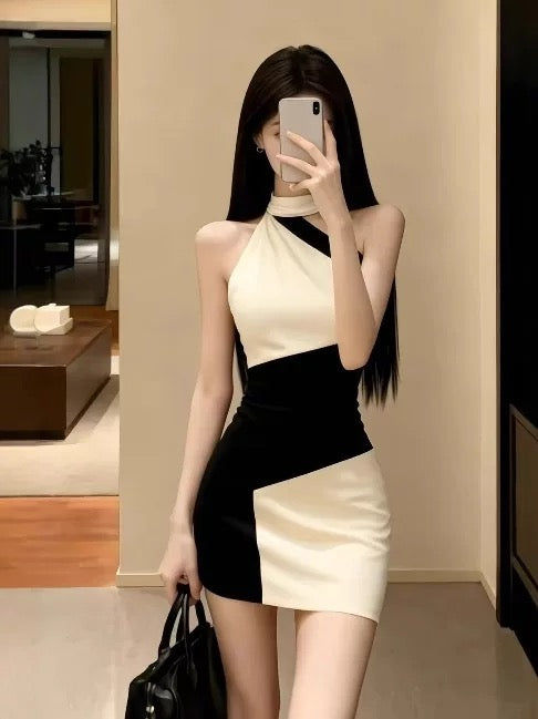 美感日常 撞色无袖挂脖短款连衣裙 Everyday Aesthetics · Color-Block Sleeveless Halter Mini Dress