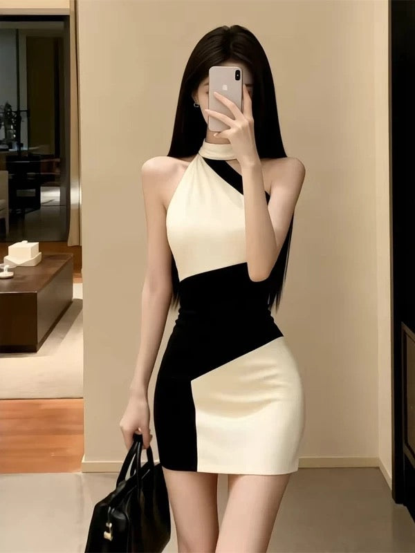美感日常 撞色无袖挂脖短款连衣裙 Everyday Aesthetics · Color-Block Sleeveless Halter Mini Dress