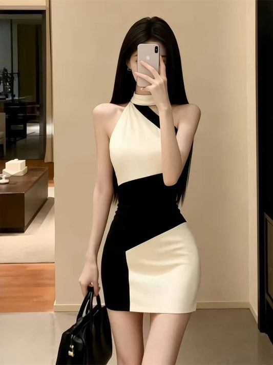 美感日常 撞色无袖挂脖短款连衣裙 Everyday Aesthetics · Color-Block Sleeveless Halter Mini Dress