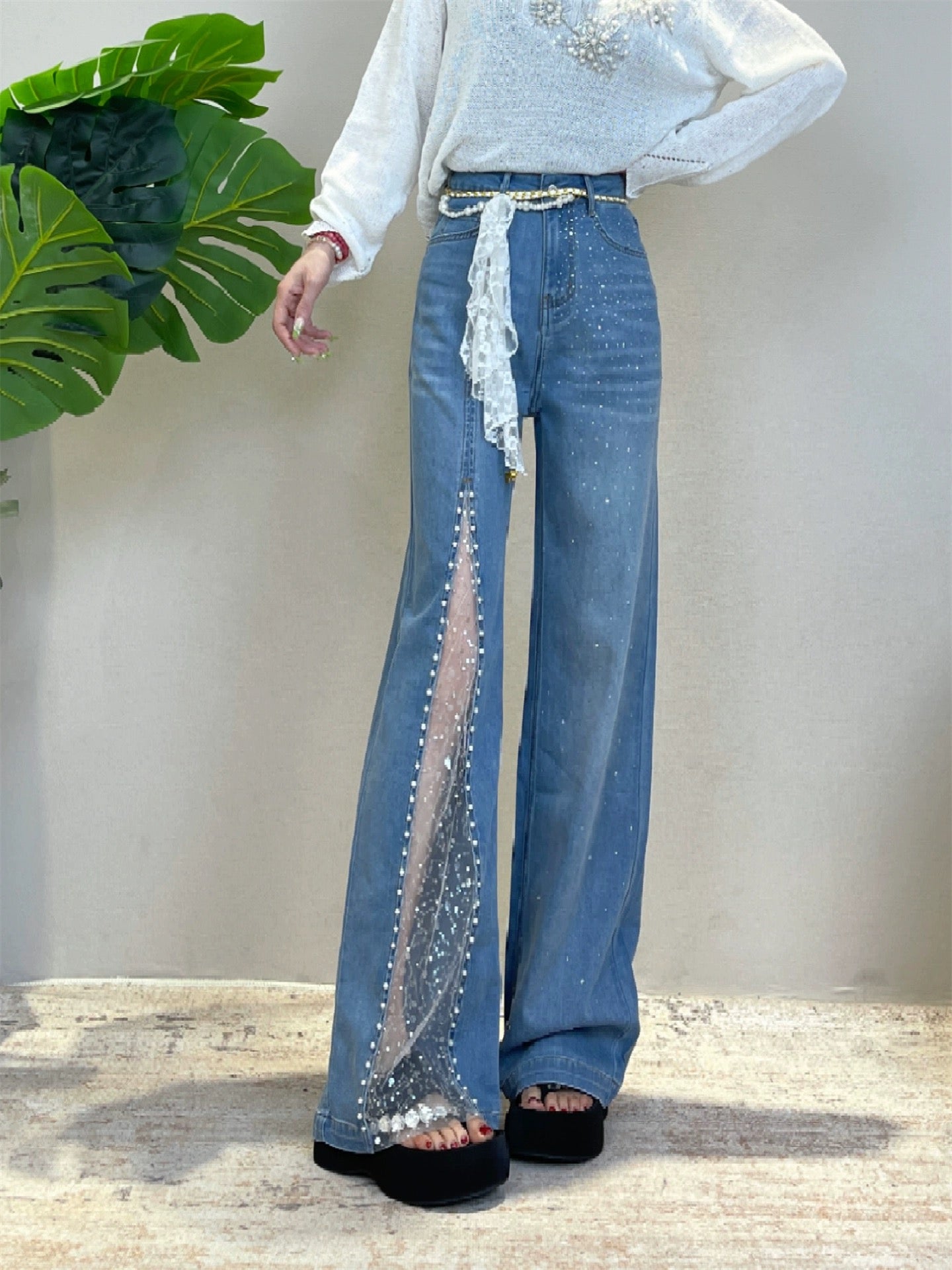 明玉纱依 亮钻珍珠高腰牛仔裤 Mingyu Shayi High-Waisted Jeans with Rhinestones and Pearl Embellishments