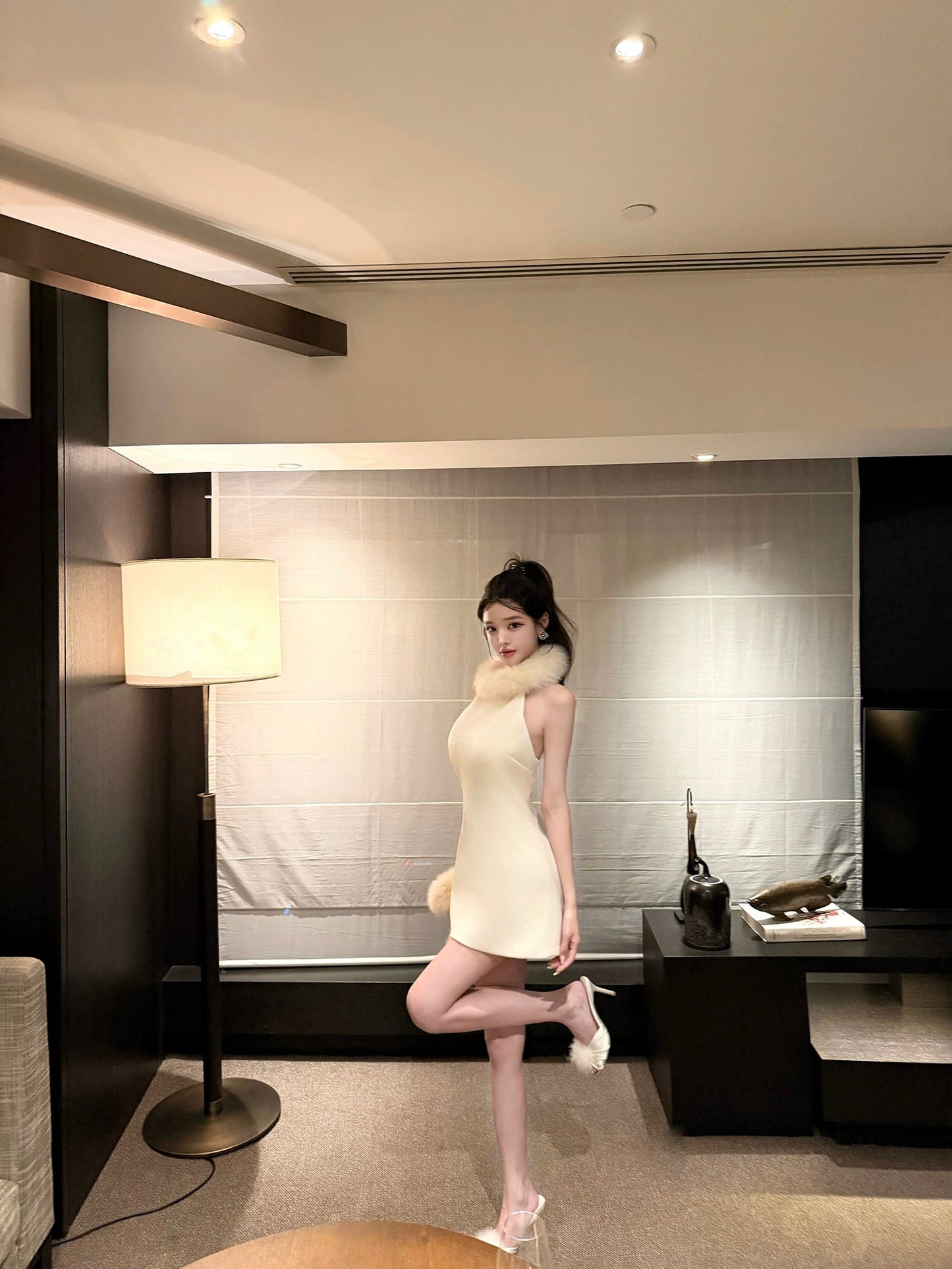 冬日战裙 狐狸毛领口无袖连衣裙 Winter Battle Dress · Sleeveless Dress with Fox Fur Collar