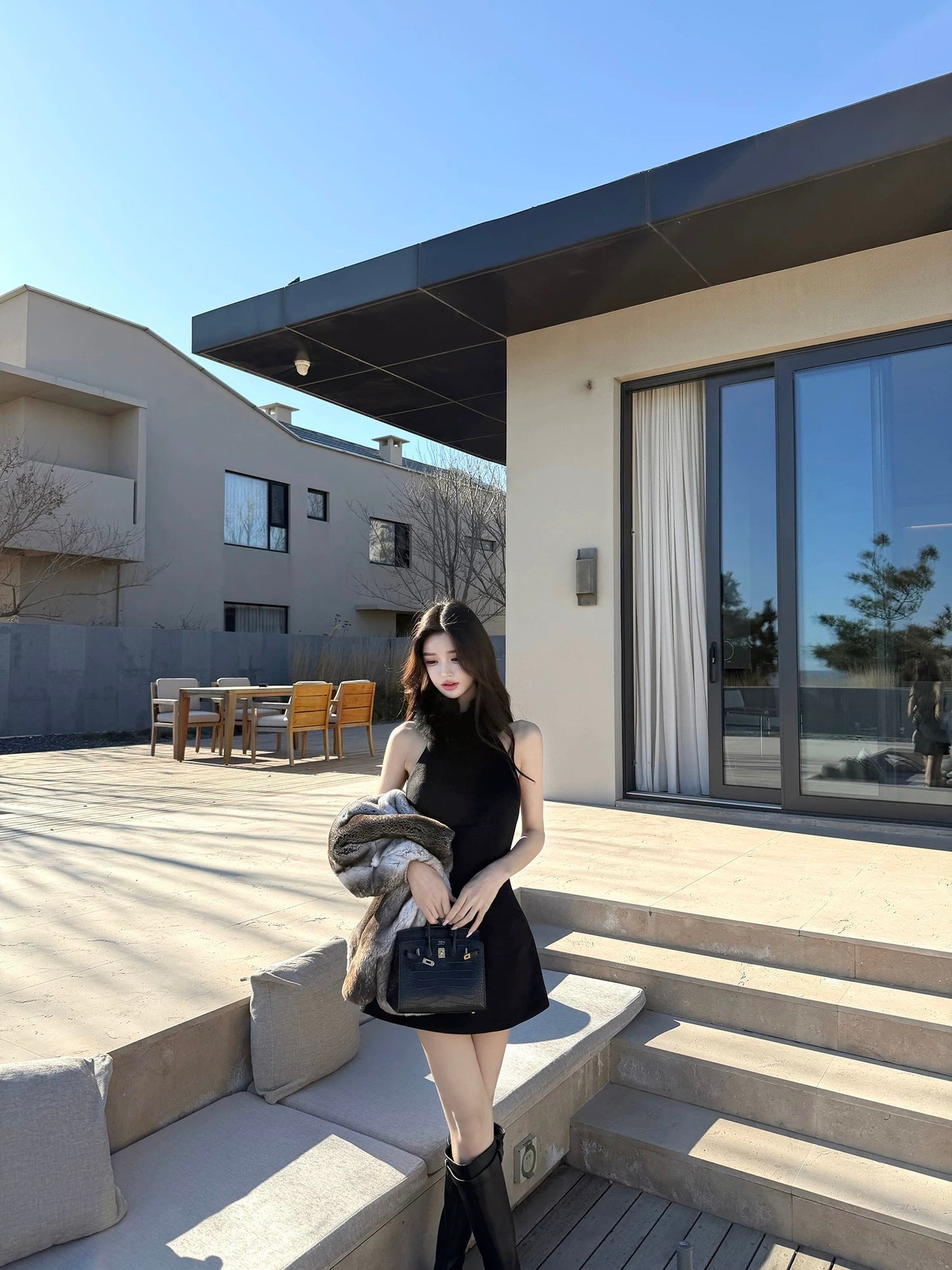 冬日战裙 狐狸毛领口无袖连衣裙 Winter Battle Dress · Sleeveless Dress with Fox Fur Collar