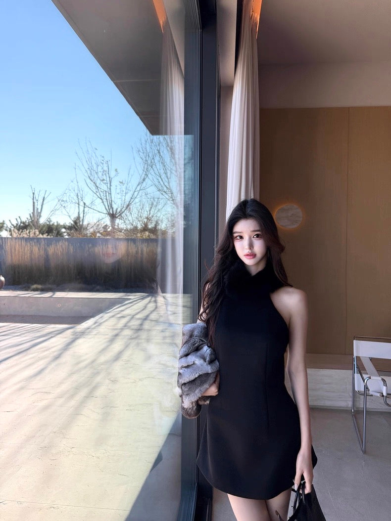 冬日战裙 狐狸毛领口无袖连衣裙 Winter Battle Dress · Sleeveless Dress with Fox Fur Collar