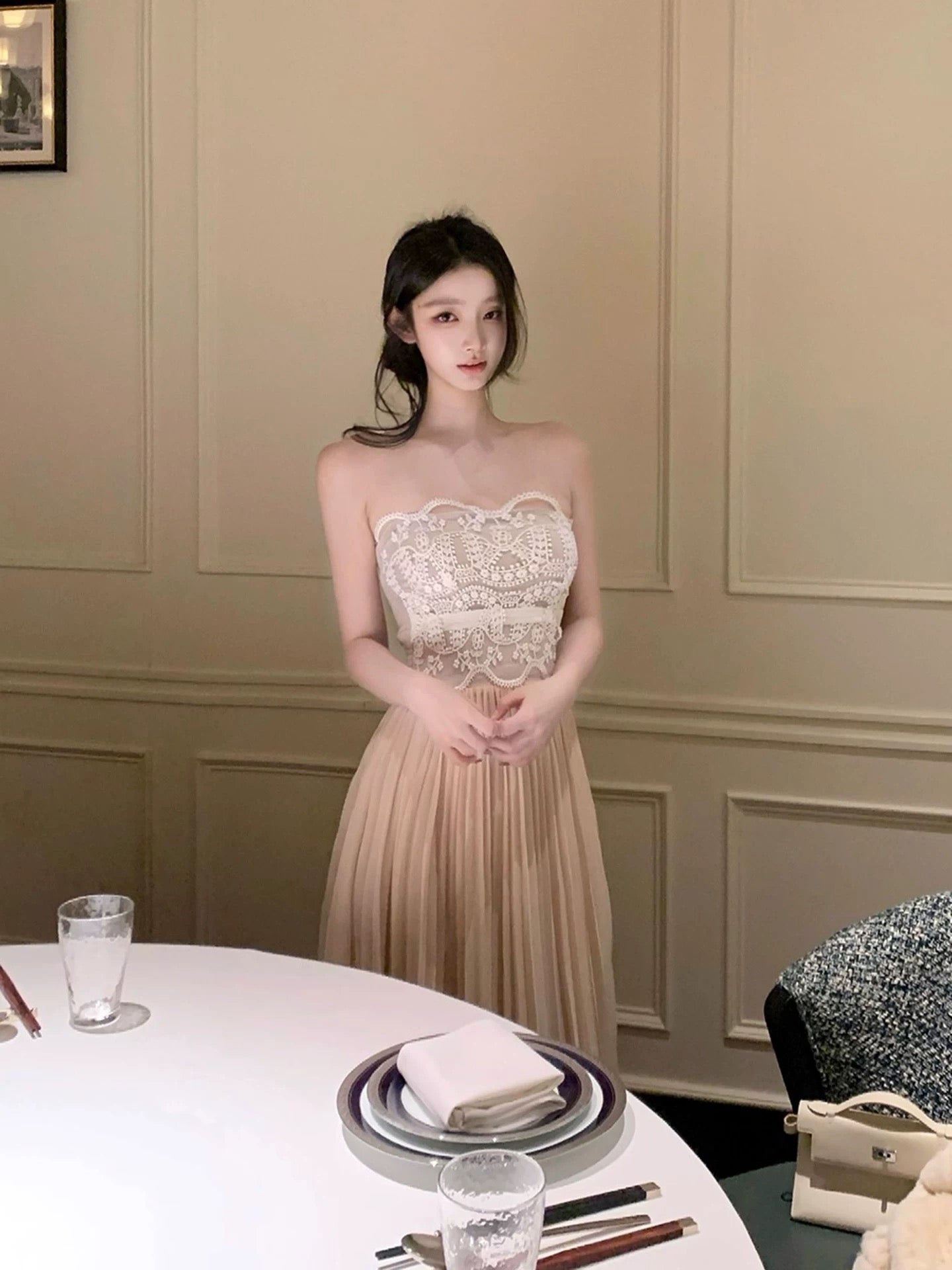 香氛美人 蕾丝边百褶抹胸连衣裙  Fragrance Beauty · Lace-Trim Pleated Strapless Dress