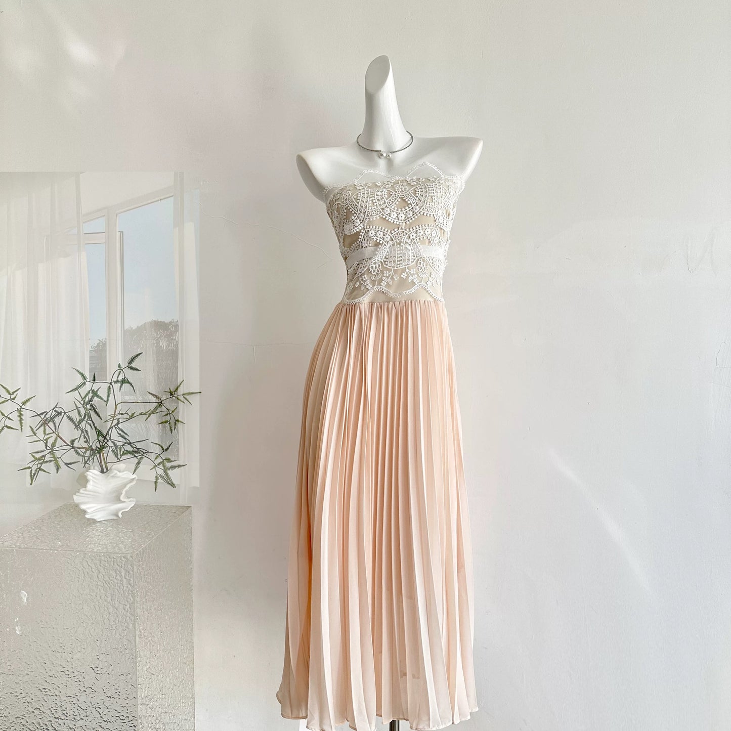 香氛美人 蕾丝边百褶抹胸连衣裙  Fragrance Beauty · Lace-Trim Pleated Strapless Dress