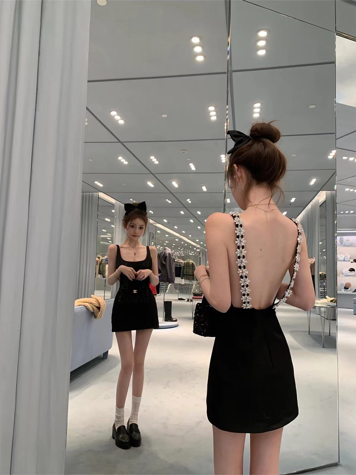 封神小黑裙 重工钉钻露背吊带连衣裙 Iconic Little Black Dress with Heavy Stud Embellishments and an Open Back