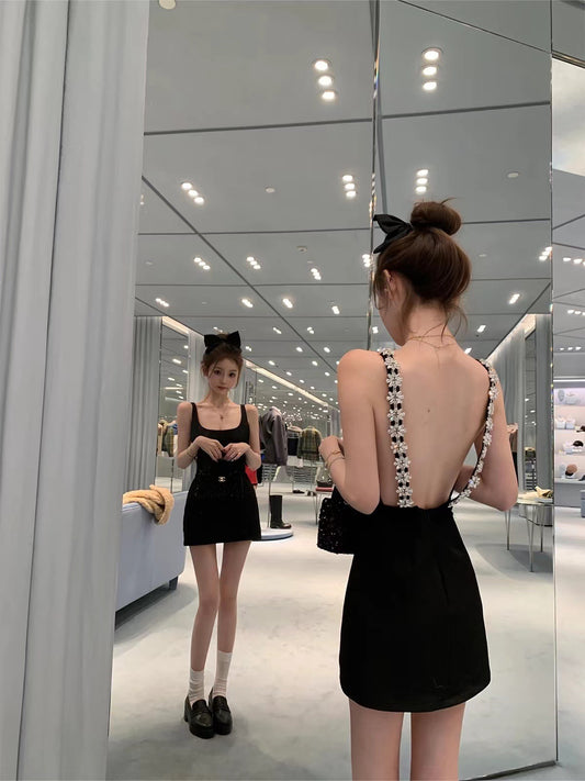 封神小黑裙 重工钉钻露背吊带连衣裙 Iconic Little Black Dress with Heavy Stud Embellishments and an Open Back