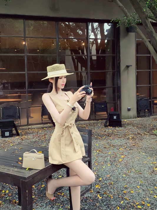 经典格调 气质风衣无袖连衣裙 Classic Style Sleeveless Trench Dress with Elegant Vibes